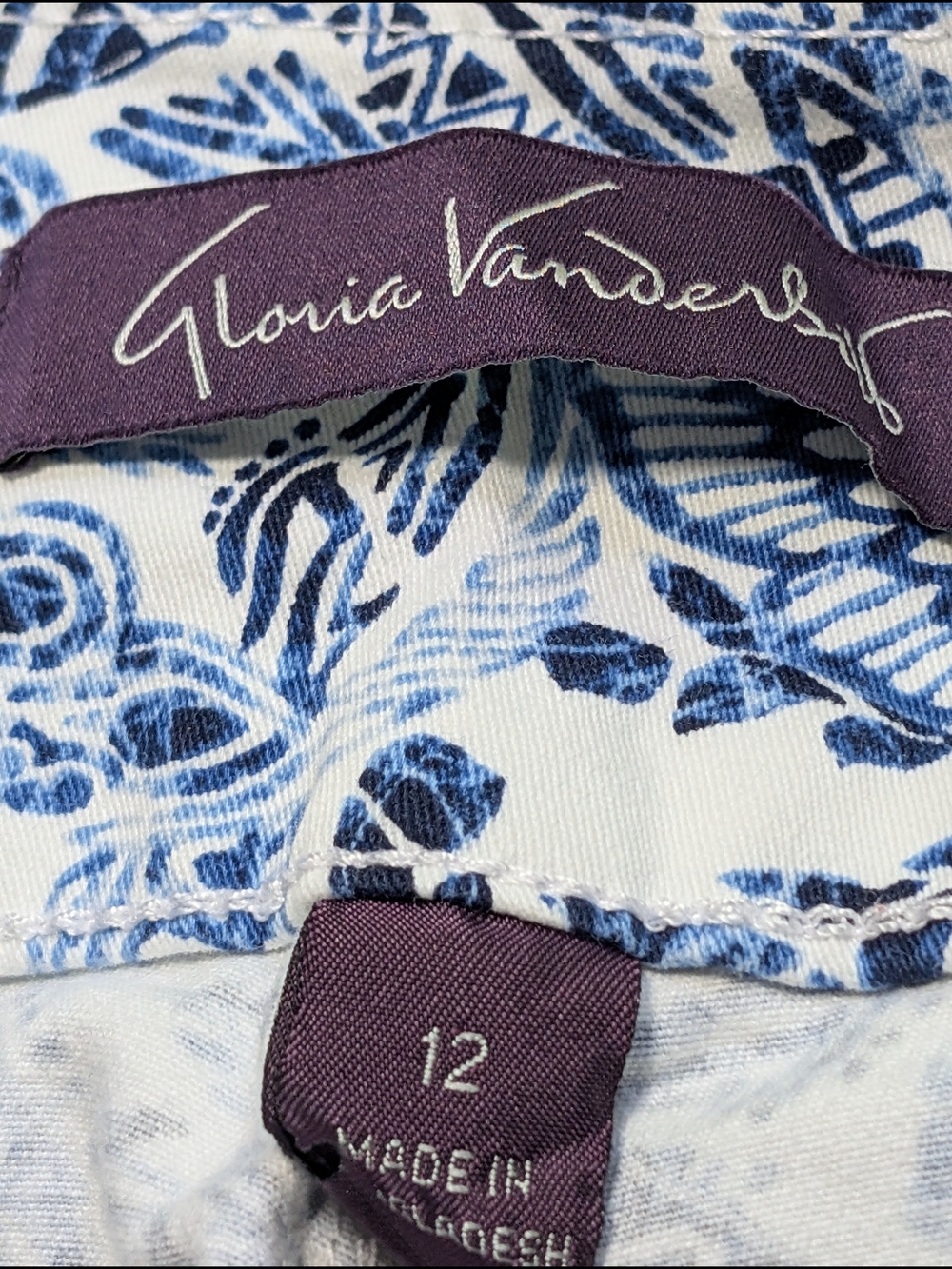 Gloria Vanderbilt Amanda Blue & White Tropical Print Bermuda Pull On Shorts 12 - Picture 6 of 6